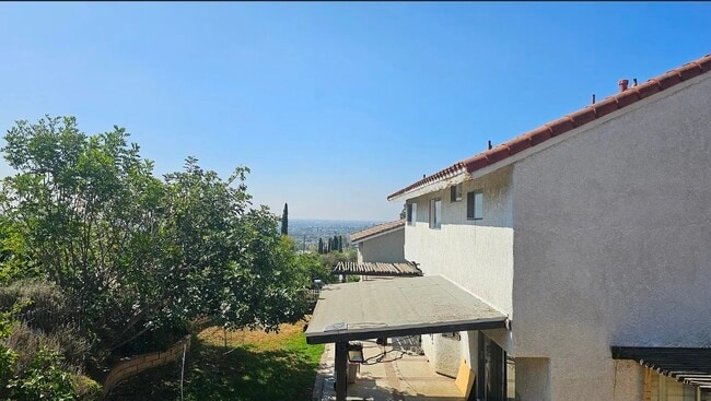 Building Photo - 832 Adelita St