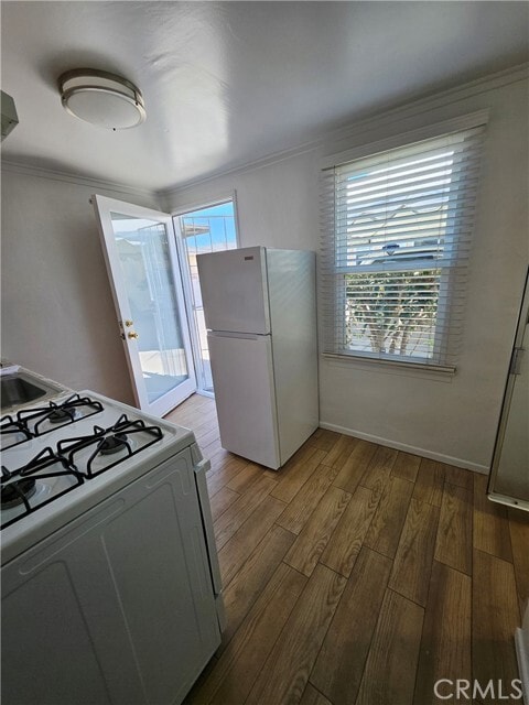 Photo - 14914 Denker Ave
