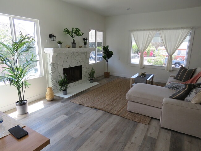 Photo - 1587 W 35th Pl