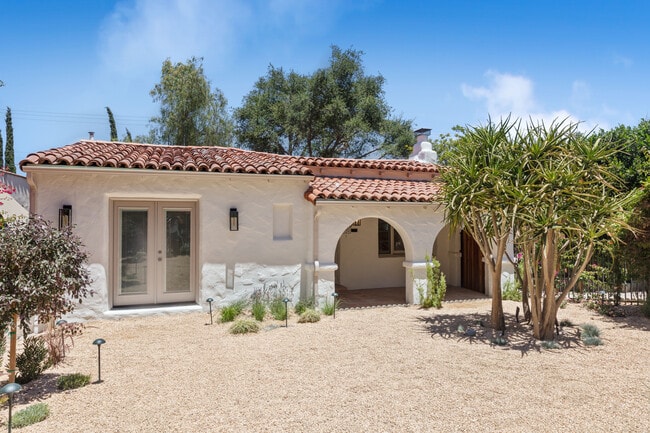 Spacious 50' front yard - 11491 Sunshine Ter