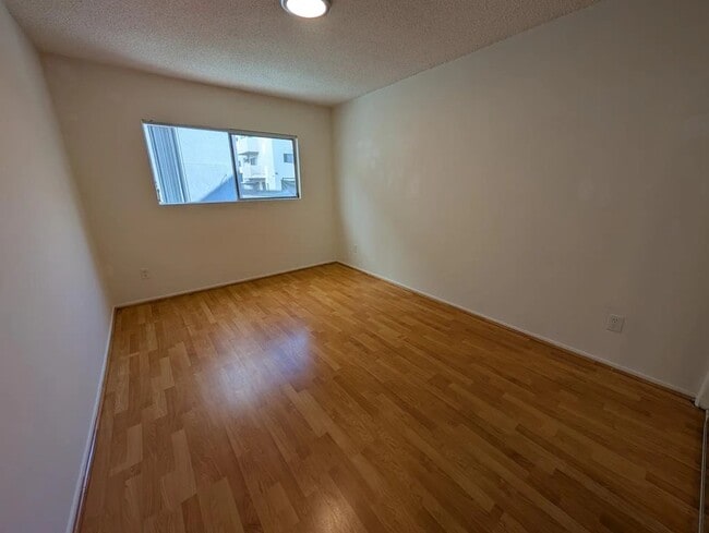 Photo - 1338 N Gardner St Unit 5