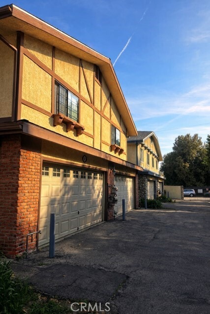 Building Photo - 18435 Keswick St