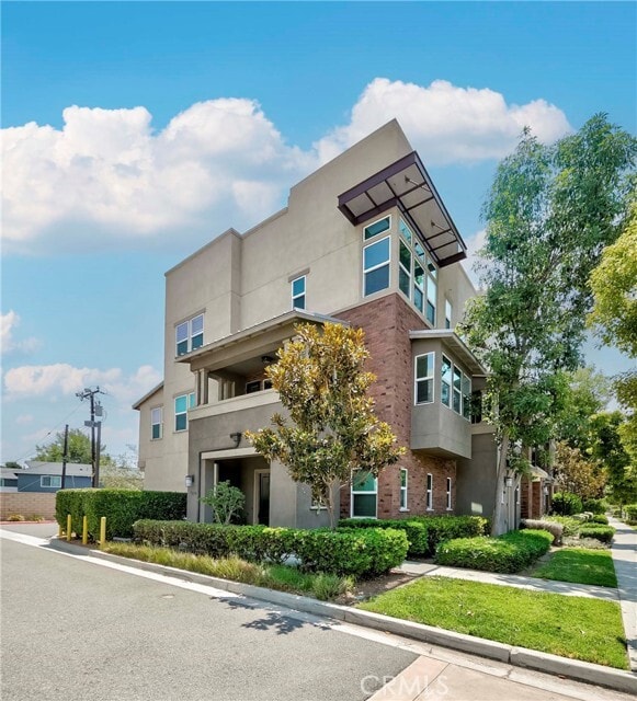 Building Photo - 7026 Oregon St