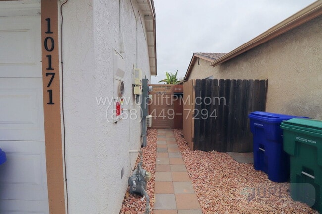 Photo - 10171 Empress Ave