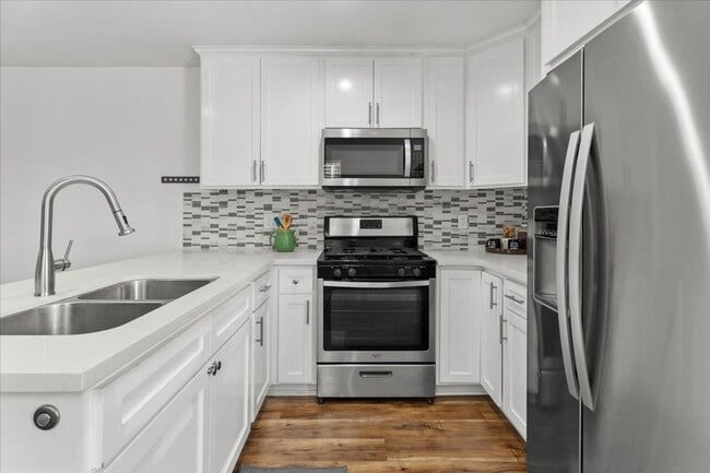 Photo - Modern Detached 3 Bedroom House with Private 2 Car Garage and Patio