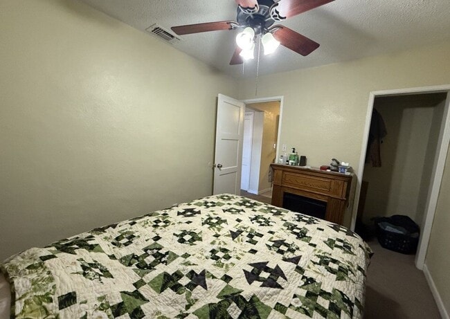 Photo - FOR RENT!! AVAILABLE 12/20/2025