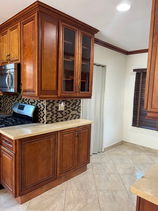 Photo - 18612 Community St