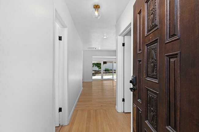 Photo - Lovely Allied Gardens Single Family House.