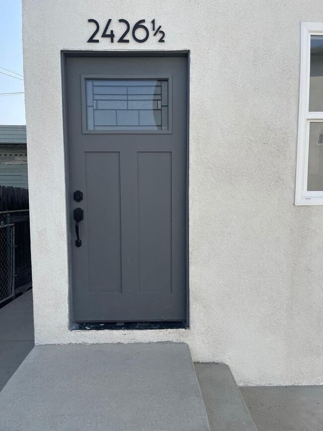 Building Photo - 2426 Houston St Unit 4