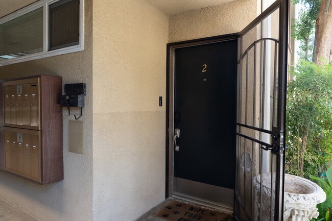 Building Photo - 465 S Los Robles Ave Unit # 2