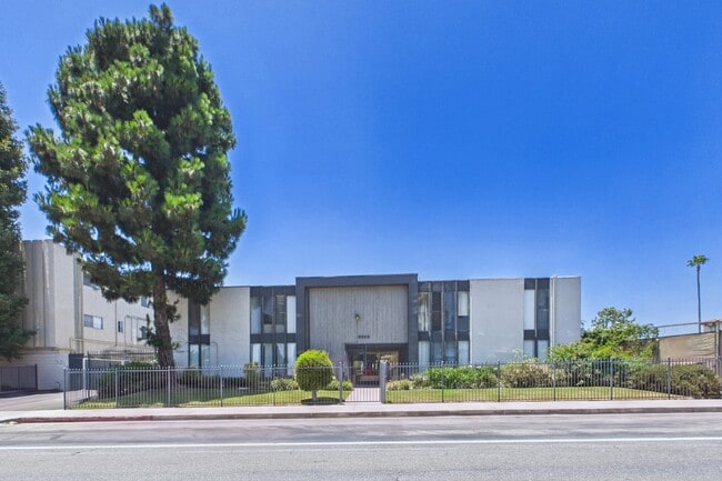 Photo - Sepulveda Manhattan Apartments
