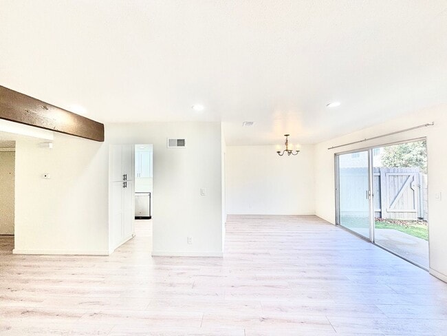 Photo - 437 Reed Way