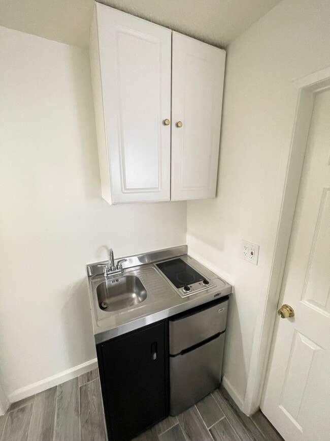 Photo - ALL Utilities included! Nicely updated studio with small kitchen, AC and Heater! Unit #1B