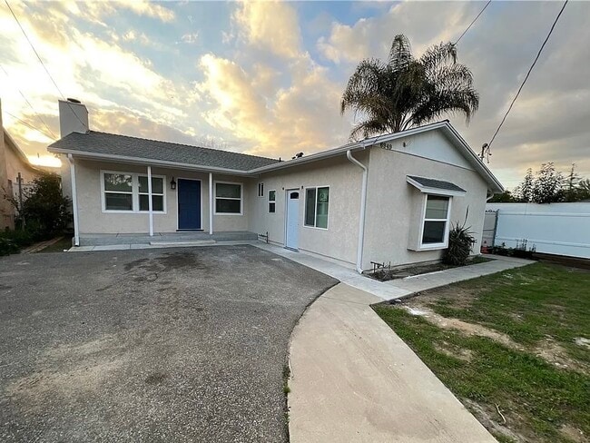 Building Photo - 6949 Rhea Ave Unit 6951 Newly Renovated ADU