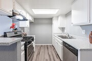 1BR, 1BA - 750SF - Kitchen - Rollingwood