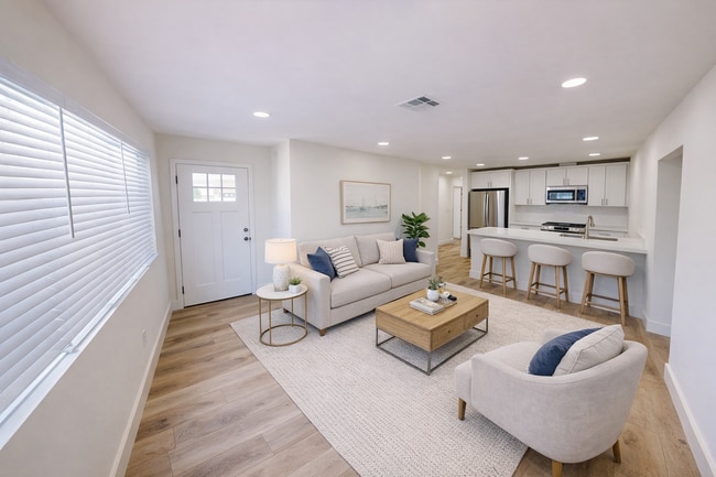 Building Photo - Newly Renovated 5 bedroom house!