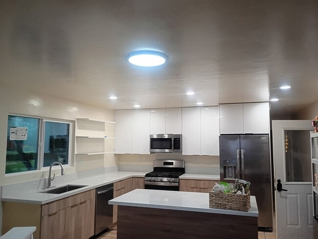 Building Photo - 6741 Del Playa Dr Unit 1