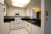 Photo - 15040 Moorpark St