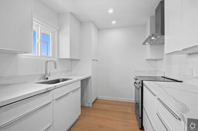 Building Photo - 2107 Montana Ave Rental