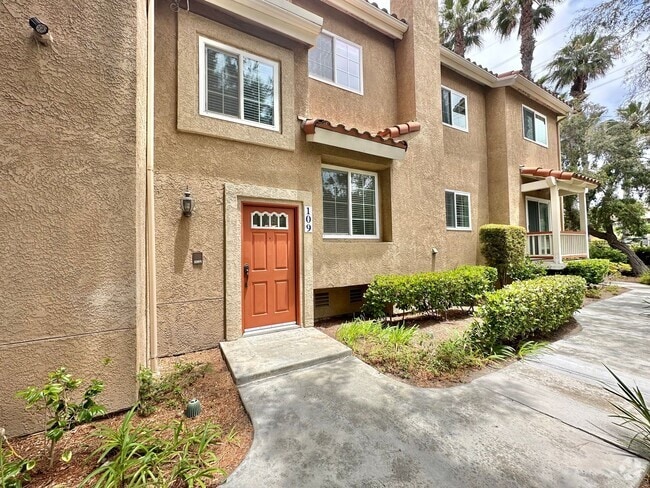 Building Photo - Desirable Tri-level Townhome in Carlsbad!