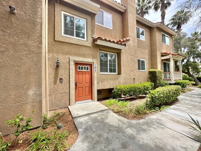 Desirable Tri-level Townhome in Carlsbad! - Desirable Tri-level Townhome in Carlsbad! Unit 109