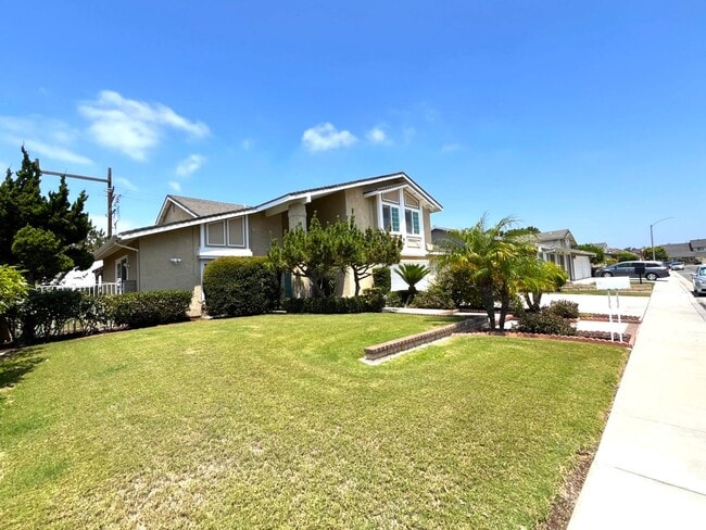 Photo - 4 bed, 3 bath located in Anaheim!