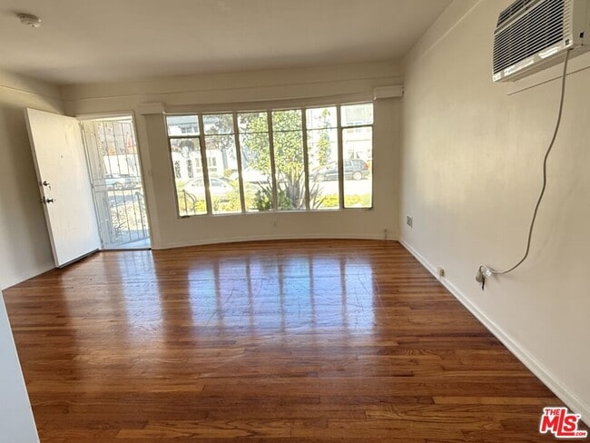 Photo - 3947 Prospect Ave