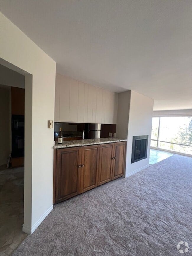 Building Photo - 3 Bedroom 2 Bath Condo in Beautiful La mes...
