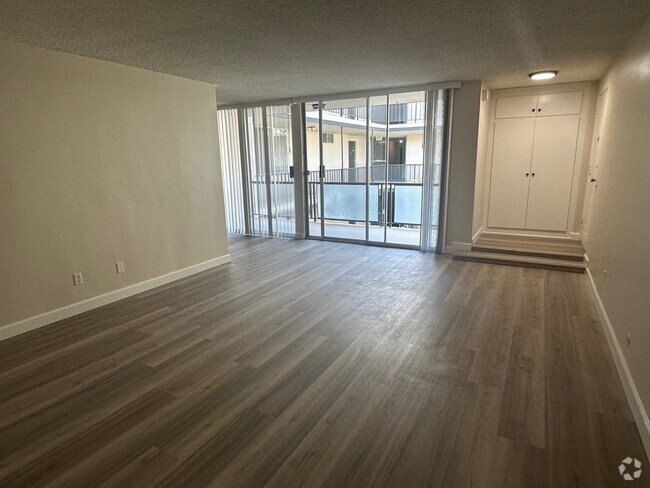 Building Photo - 950 N Louise St Rental