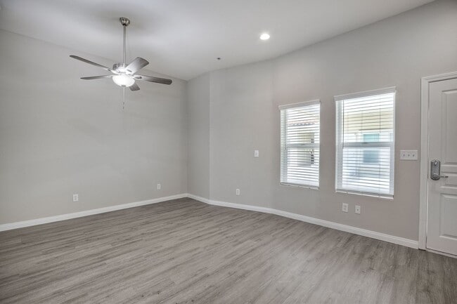 Photo - Harborview Apartments
