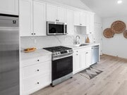 Photo - Modern & Gorgeous Private 2 BD / 1 BA Uppe... House