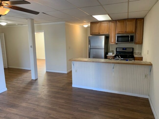 Building Photo - 2 bedroom 1 bath apartment for rent Unit 12225 B
