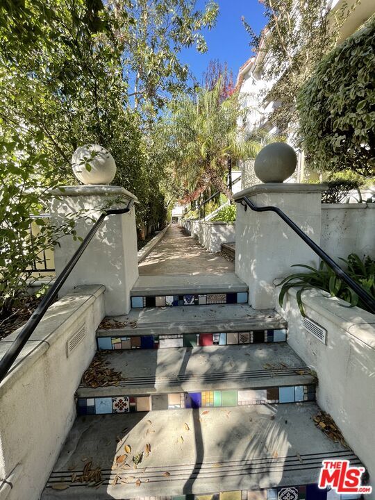 Photo - 717 E Olive Ave