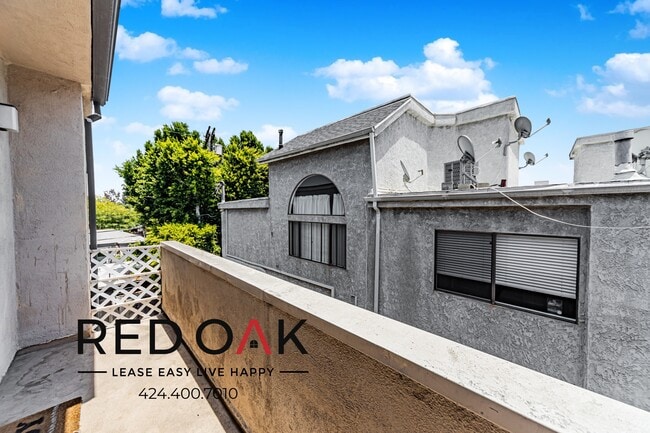 Photo - 10741 Moorpark St Unit 27