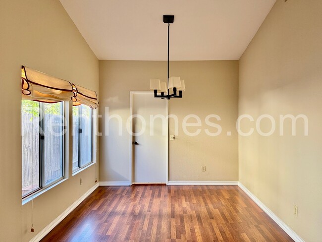 Photo - 8894 Donaker St