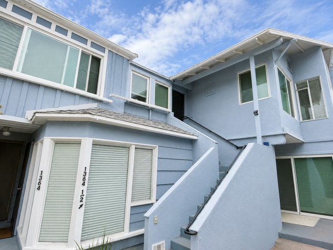 Building Photo - 1360-1364.5-13645 Pacific Beach Dr Unit 1360