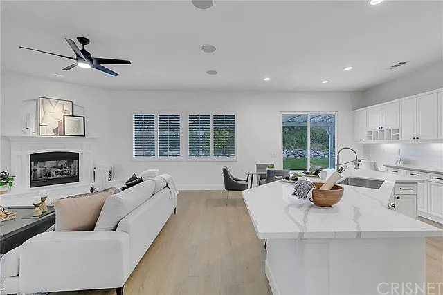 Photo - 24942 Greensbrier Dr