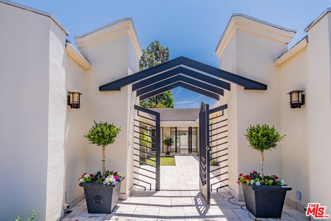 Photo - 480 N Robinwood Dr