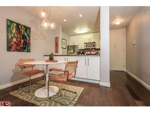 Building Photo - 141 S Clark Dr Unit 424