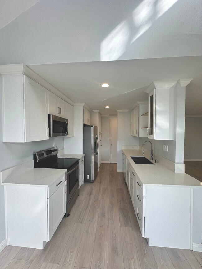 Photo - 6050 Canterbury Dr Unit F305