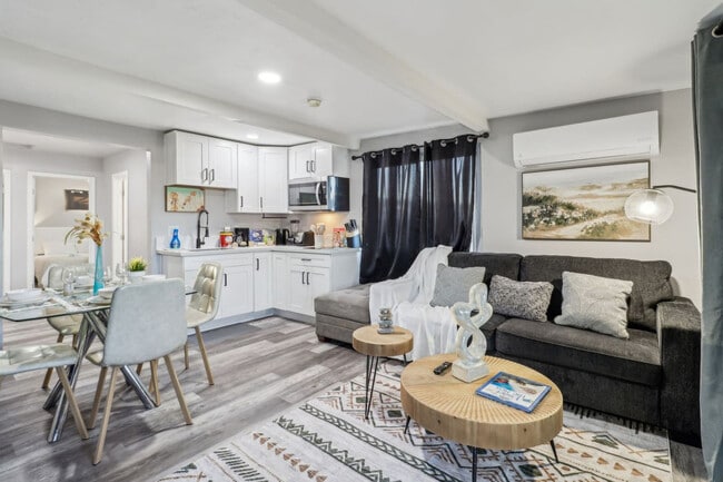 Building Photo - 609 Carlsbad St Rental