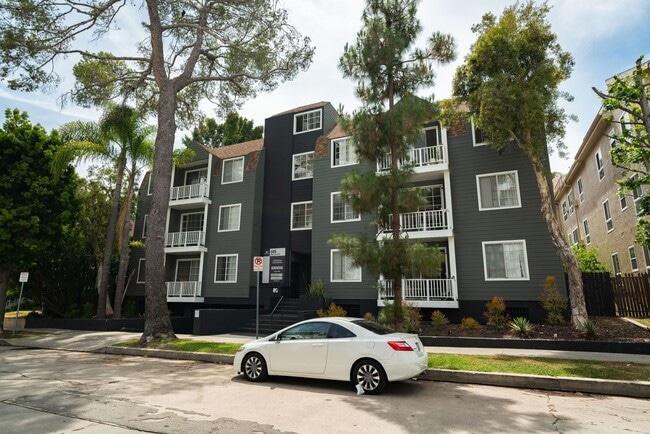 685 Kelton Ave - 685 Kelton Ave Apartments