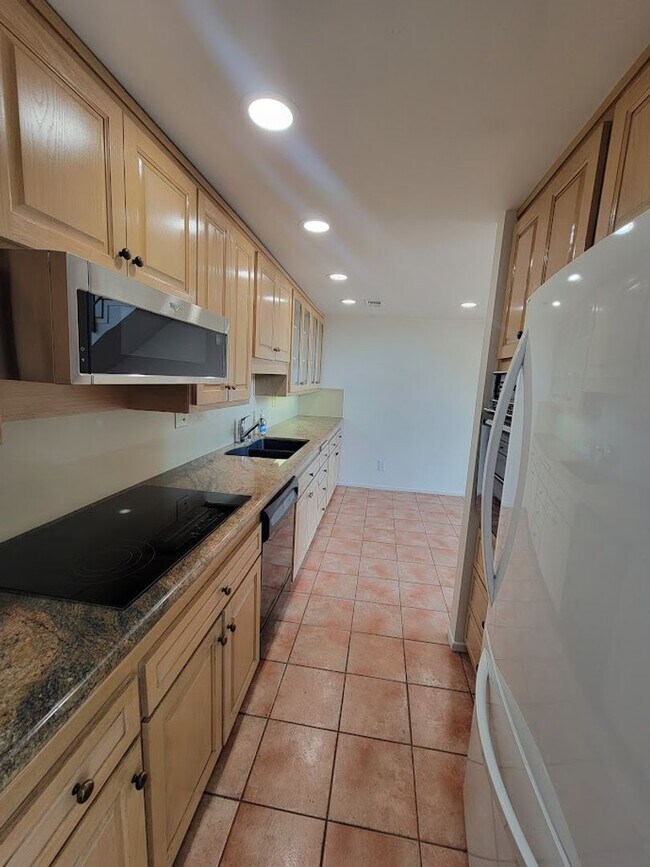 Photo - HUGE UPPER 1BD/1.5BA CONDO WITH LOFT, PARKING LAUNDRY AND 2 PRIVATE BALCONIES!! Unit 403
