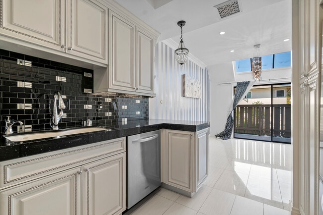 Kitchen - 1734 N Verdugo Rd