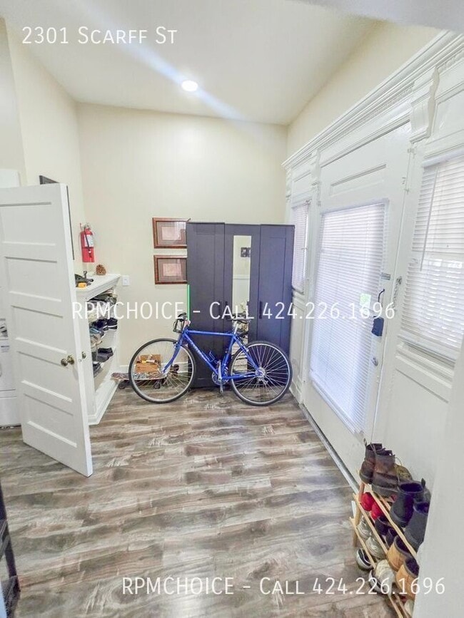 Photo - 2301 Scarff St