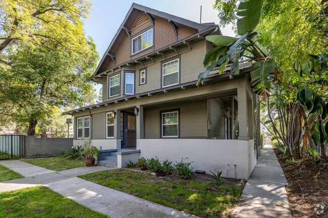 Building Photo - 190 S Marengo Ave