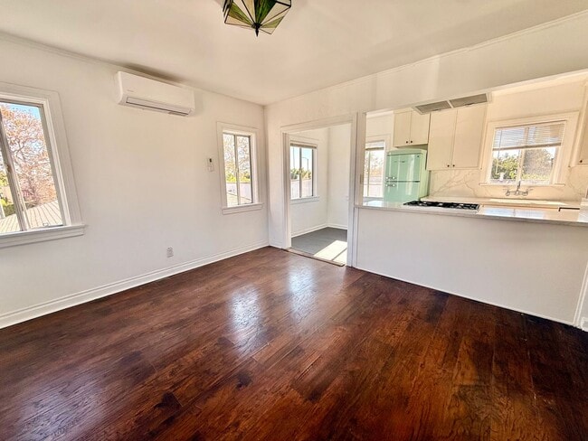 Building Photo - 1801 W 39th St Unit 3883 S. Gramercy Pl.
