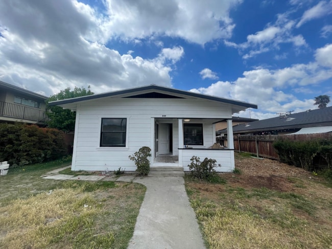 Building Photo - 323 S Kroeger St