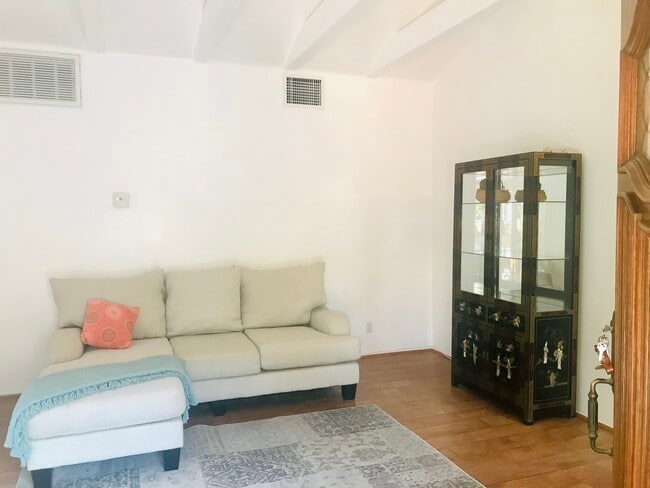 Livingroom - 426 Concord St Unit B