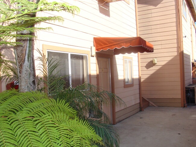 Photo - 14223 Calvert St Unit 4